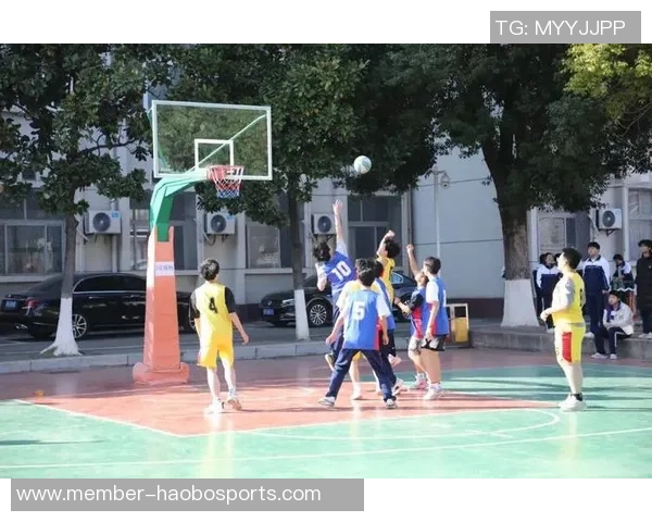 篮球甜蜜时刻：在球场上感受友谊与激情的完美结合